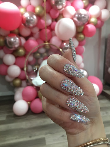 Queen B nail salon