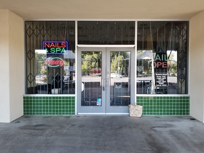Queen Bee Nails & Spa, nail salon in Davis, California