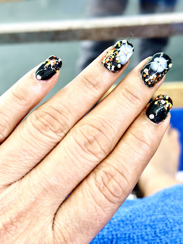 Queen Nails