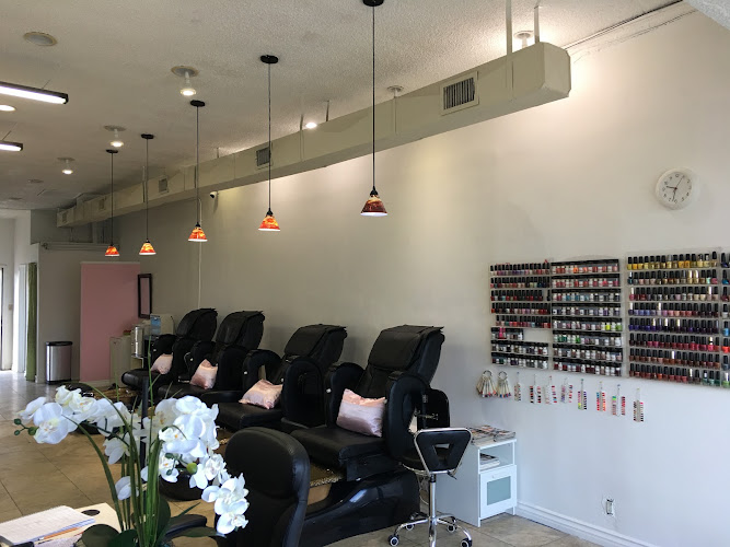 Queen Nails