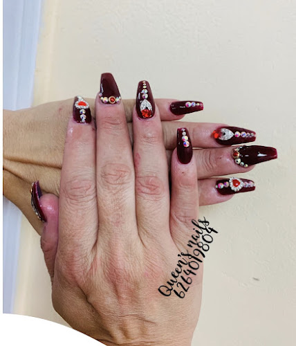 Queen Nails