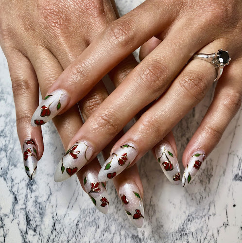 R & C Nails Spa