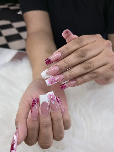 Roxy's nails