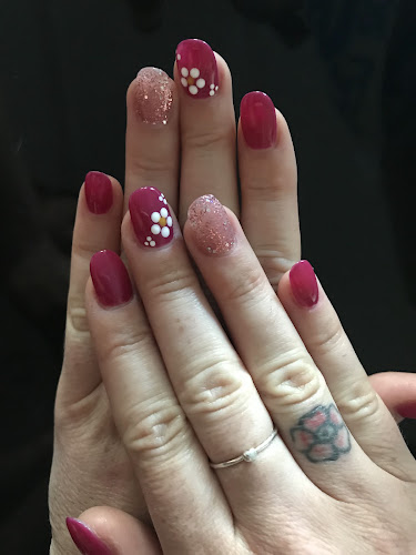 Royal Nails & Spa