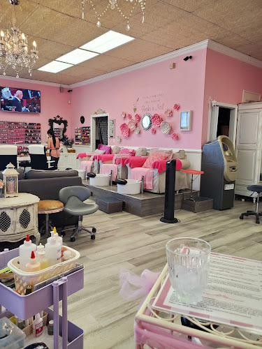 Savvy Chic Nail Cottage