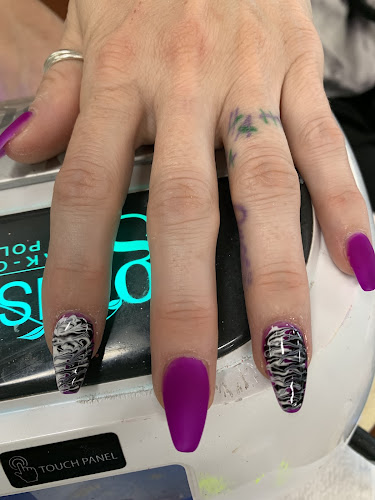 Serenity Nails & Hand Spa, nail salon in Woodland Hills, California