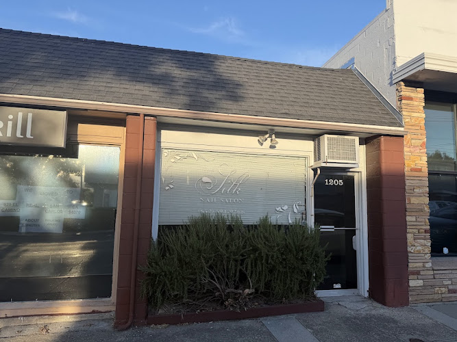 Silk nail salon