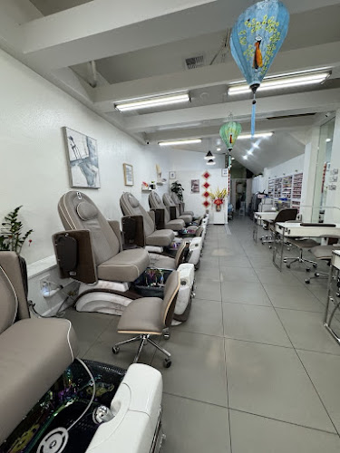 Star Nails Spa, nail salon in Toluca Lake, California