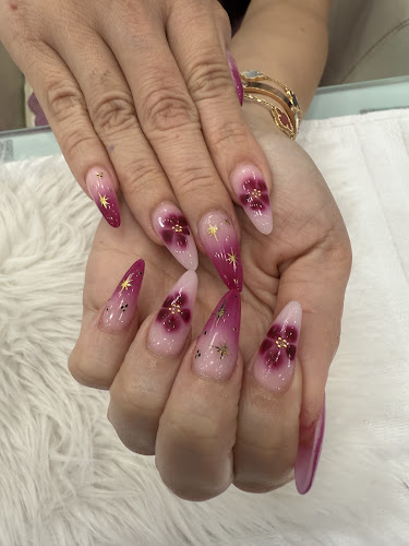 Studio Nails & Spa
