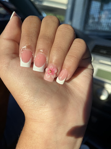 Styling Salon Hair & Nails