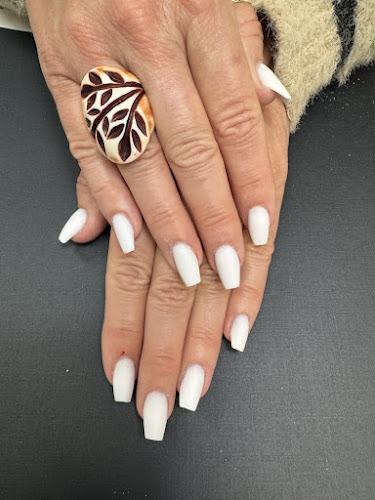 Suite Nails & Spa by Julie