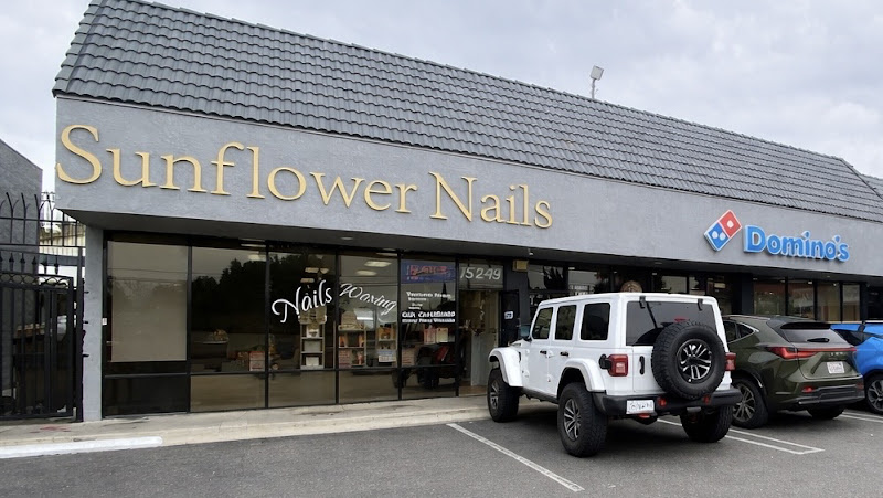 Sunflower Nails