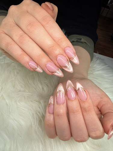 T & J Nails spa