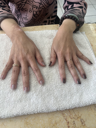 T Nails & Spa
