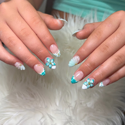Terri's Nails Lounge & Spa