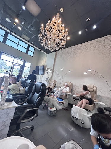 The Lounge Nail Spa
