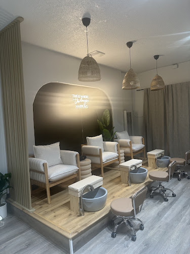 THE NAIL BAR