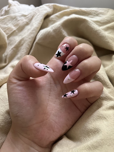 Tintin Nail Spa, nail salon in Encino, California