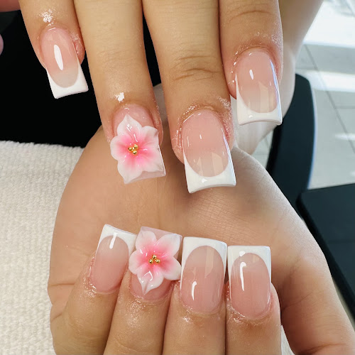 TM Nails & Spa