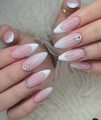 Top trendy nails & spa