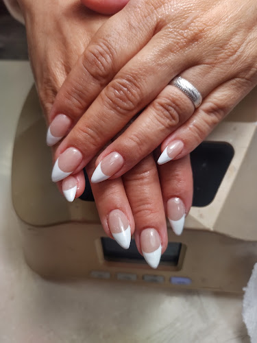 Tops nails