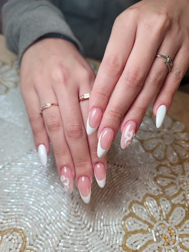 Tropicana Nails