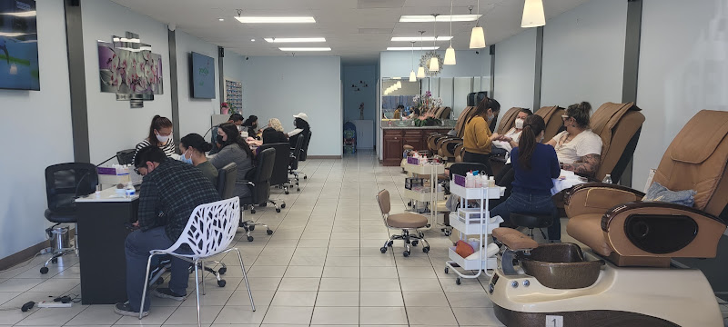 True Nails & Spa