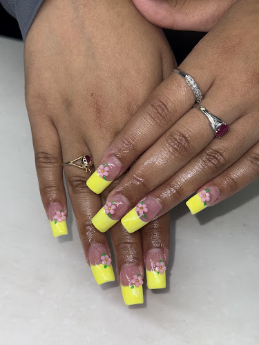 TT Nails & Lashes