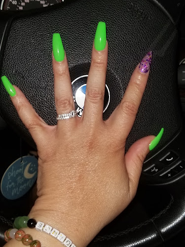 Twin Nails Spa 2