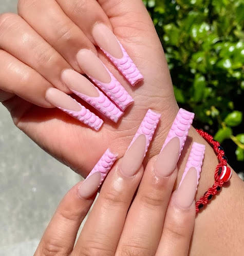 V Nails Bar