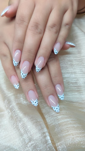 Vela nails