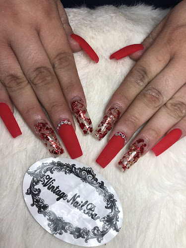 Vintage nail bar