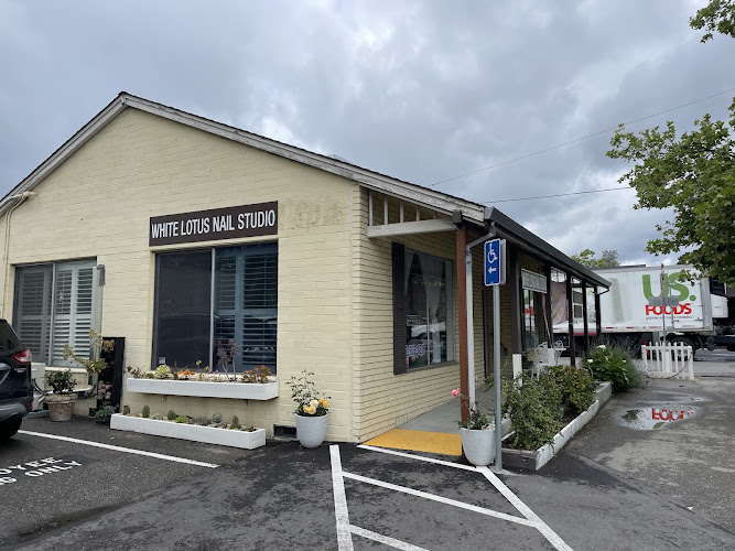 White Lotus Nail Studio, nail salon in Los Gatos, California