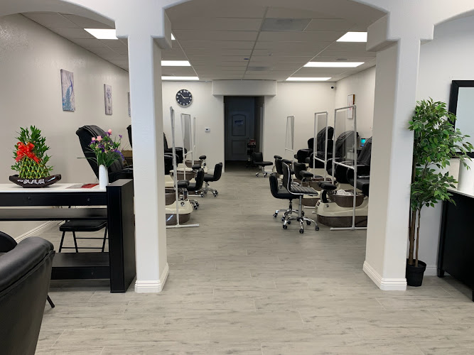 Woodland Phoenix Nails & Spa, nail salon in Woodland, California