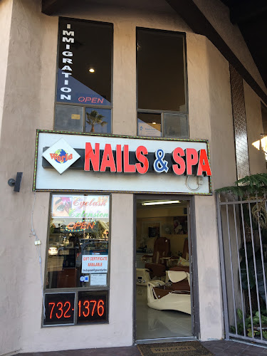 World Nails and Spa