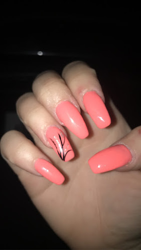Y & T Nail Salon