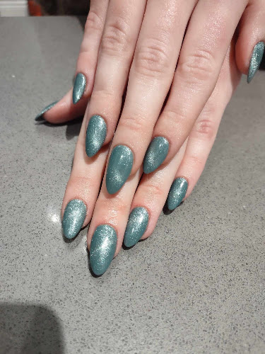 ALKnME Beauty Bar, nail salon in Winnipeg, Manitoba