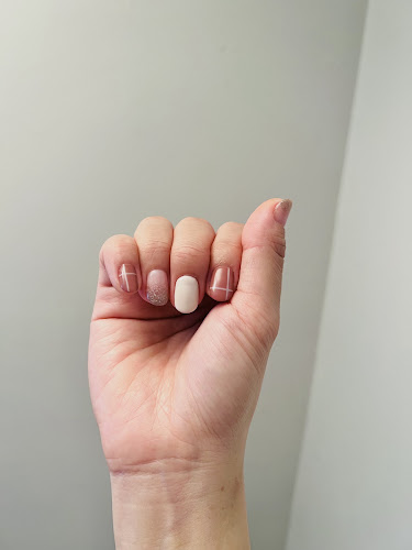 Ella Does Nails