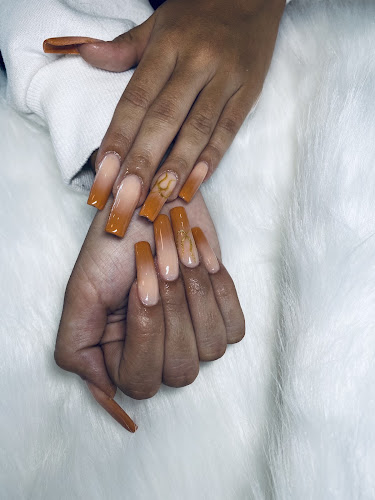 Famous Nails & Spa