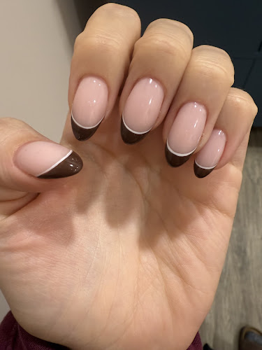 Fifth Hair Lounge and Beauty Bar