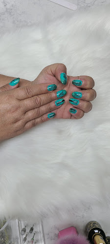 Head 2 Toe Hair & Nail