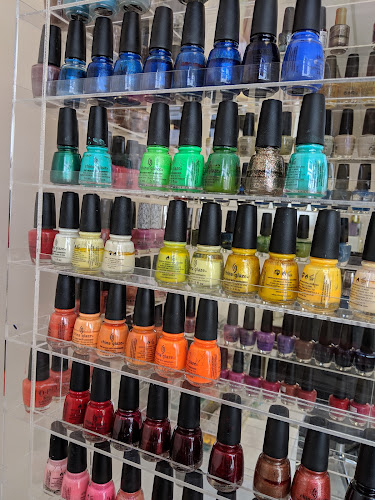 Hollywood Nails