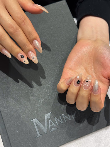 Manner Nail Bar