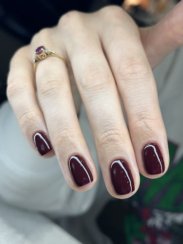 Nails Home studio, nail salon in Winnipeg, Manitoba