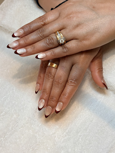 W Nails & Spa