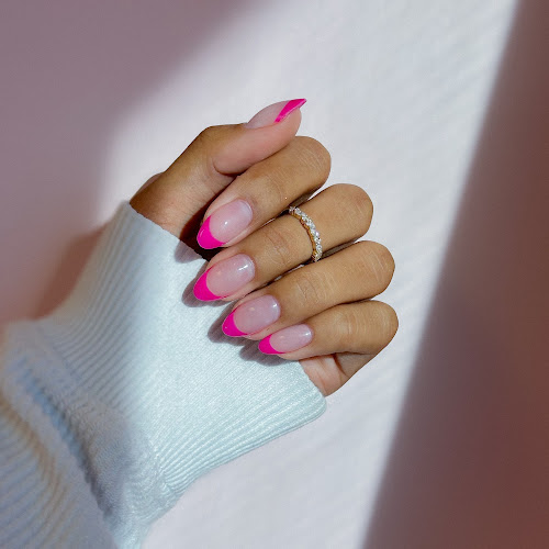 FOURE NAILS