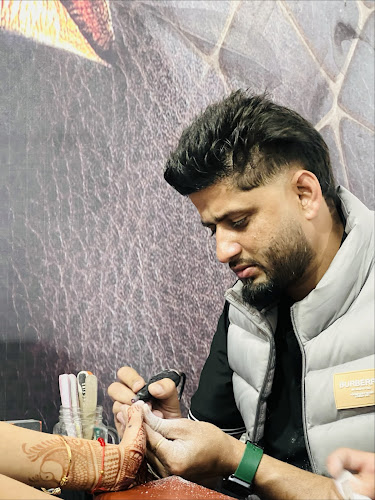 Nails artist LOVY