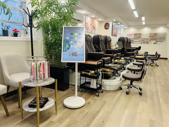 Lavish Nails & Head Spa