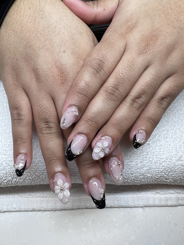 Luxury Nails & Spa