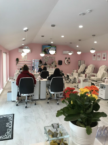 FOUR SEASON NAILS Salon & Spa